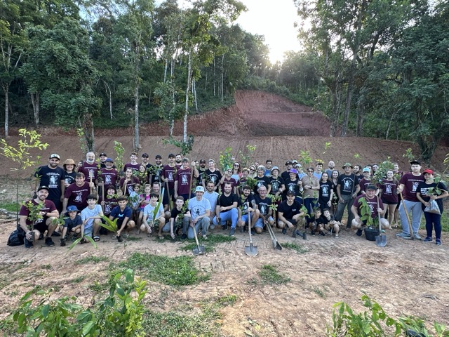 Sociedade do Pelznickel inicia novo ciclo no Parque Municipal com plantio de árvores